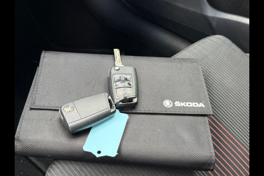 Škoda Octavia Combi BWJ 2017 | 1.0 TSI 116PK Ambition Bus | CLIMA | CRUISE | CARPLAY | NAVI | LICHTMETAAL | PDC |
