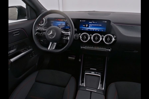Mercedes-Benz GLA 250 e AMG Face Lift Plug-In Hybride | AMG Line Premium | Night Pakket | Panorama Schuif-Kanteldak | Multi Beam koplampen | Stoel en Stuurverwarming | Inclusief 24 maanden MB Certified garantie voor Europa.
