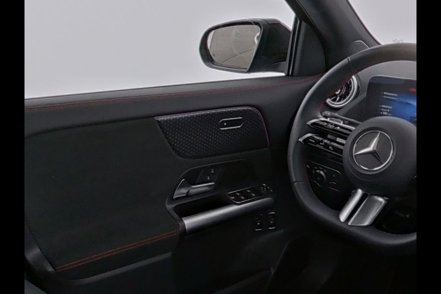 Mercedes-Benz GLA 250 e AMG Face Lift Plug-In Hybride | AMG Line Premium | Night Pakket | Panorama Schuif-Kanteldak | Multi Beam koplampen | Stoel en Stuurverwarming | Inclusief 24 maanden MB Certified garantie voor Europa.