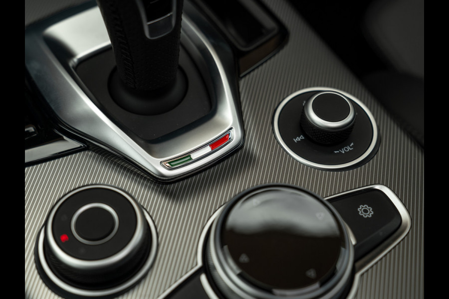 Alfa Romeo Stelvio 2.0T AWD Veloce 280pk | MY25 | Pano-dak | Harman/Kardon | Adapt. cruise