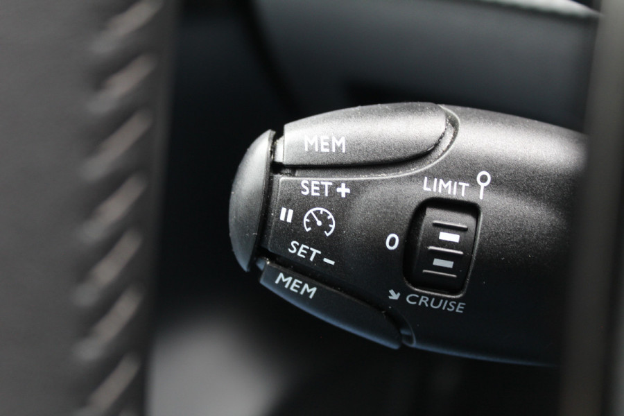 Peugeot e-208 EV Active Pack 50 kWh | Navigatie | Origin NL | Parkeersensoren