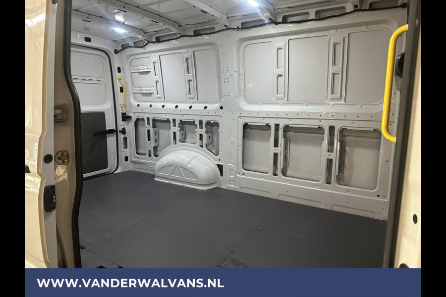 Volkswagen Crafter 2.0 TDI L3H2 L2H1 Euro6 Airco | Camera | Apple Carplay | Android Auto | Parkeersensoren Verwarmde voorruit, Bijrijdersbank