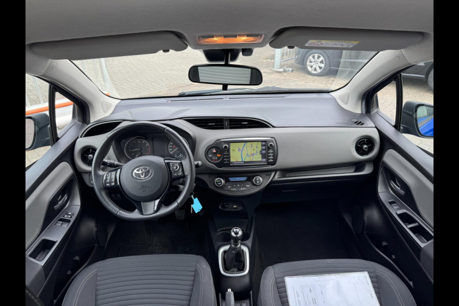 Toyota Yaris 1.5 VVT-i Aspiration DEALER ONDERHOUDEN / NL AUTO / CAMERA / NAVIGATIE / BLUETOOTH / VOLLE TANK