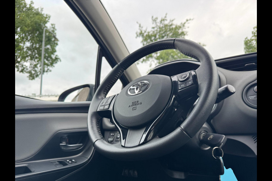 Toyota Yaris 1.5 VVT-i Aspiration DEALER ONDERHOUDEN / NL AUTO / CAMERA / NAVIGATIE / BLUETOOTH / VOLLE TANK