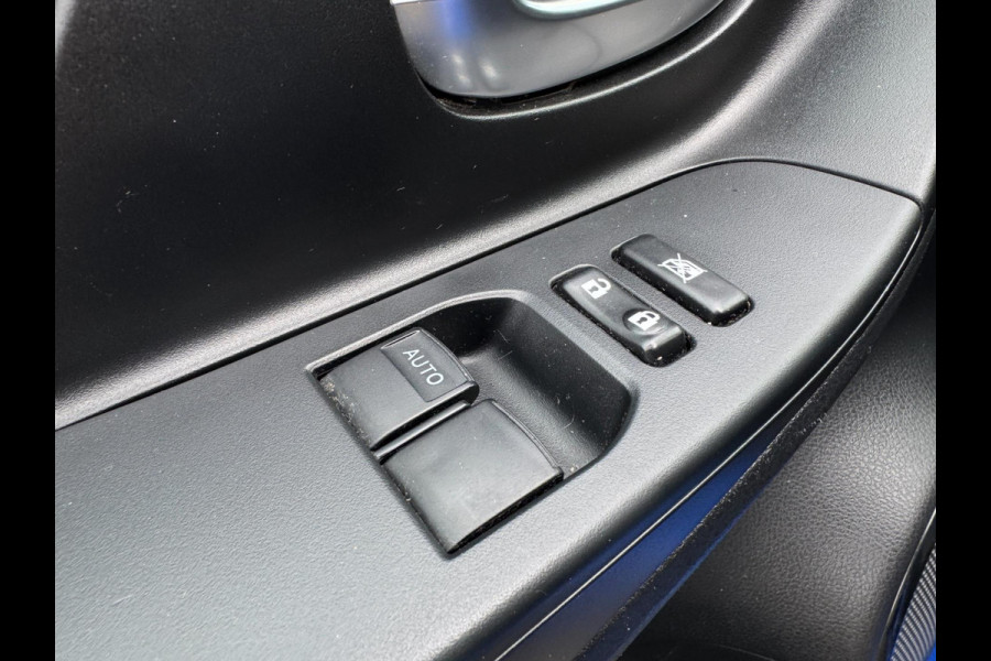 Toyota Yaris 1.5 VVT-i Aspiration DEALER ONDERHOUDEN / NL AUTO / CAMERA / NAVIGATIE / BLUETOOTH / VOLLE TANK