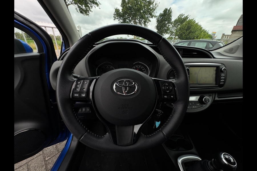 Toyota Yaris 1.5 VVT-i Aspiration DEALER ONDERHOUDEN / NL AUTO / CAMERA / NAVIGATIE / BLUETOOTH / VOLLE TANK