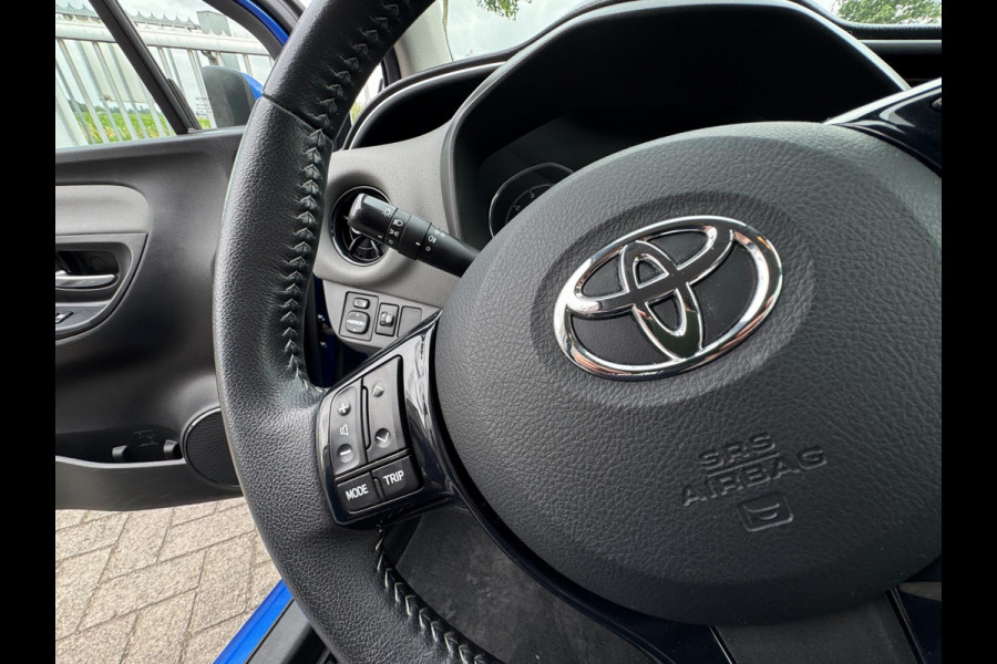 Toyota Yaris 1.5 VVT-i Aspiration DEALER ONDERHOUDEN / NL AUTO / CAMERA / NAVIGATIE / BLUETOOTH / VOLLE TANK