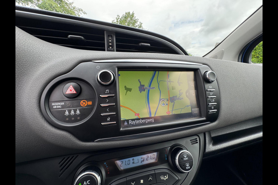 Toyota Yaris 1.5 VVT-i Aspiration DEALER ONDERHOUDEN / NL AUTO / CAMERA / NAVIGATIE / BLUETOOTH / VOLLE TANK