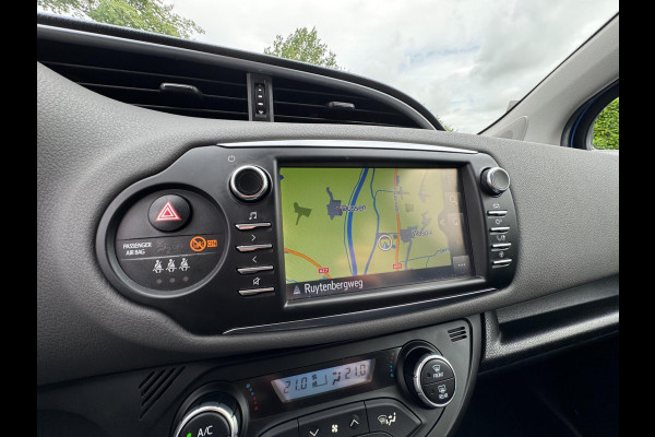 Toyota Yaris 1.5 VVT-i Aspiration DEALER ONDERHOUDEN / NL AUTO / CAMERA / NAVIGATIE / BLUETOOTH / VOLLE TANK