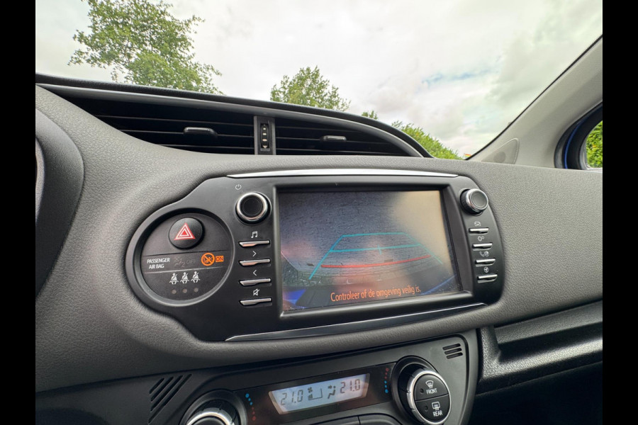 Toyota Yaris 1.5 VVT-i Aspiration DEALER ONDERHOUDEN / NL AUTO / CAMERA / NAVIGATIE / BLUETOOTH / VOLLE TANK
