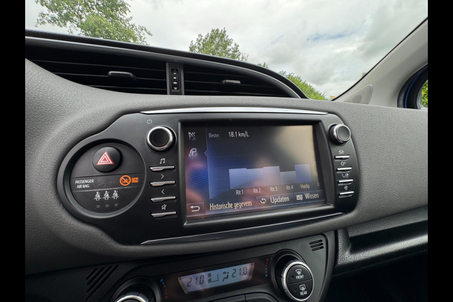 Toyota Yaris 1.5 VVT-i Aspiration DEALER ONDERHOUDEN / NL AUTO / CAMERA / NAVIGATIE / BLUETOOTH / VOLLE TANK