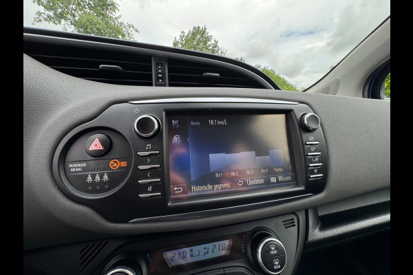 Toyota Yaris 1.5 VVT-i Aspiration DEALER ONDERHOUDEN / NL AUTO / CAMERA / NAVIGATIE / BLUETOOTH / VOLLE TANK