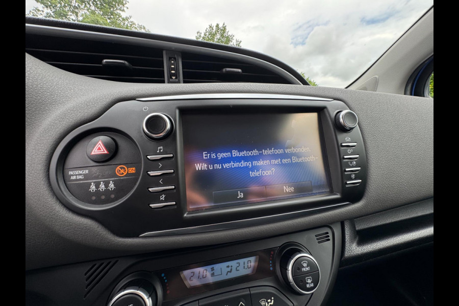 Toyota Yaris 1.5 VVT-i Aspiration DEALER ONDERHOUDEN / NL AUTO / CAMERA / NAVIGATIE / BLUETOOTH / VOLLE TANK