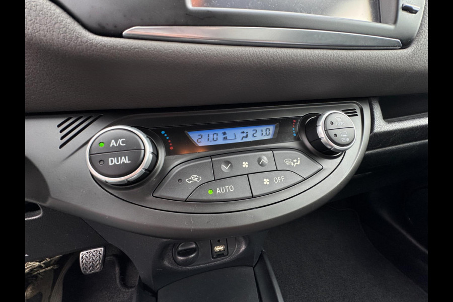 Toyota Yaris 1.5 VVT-i Aspiration DEALER ONDERHOUDEN / NL AUTO / CAMERA / NAVIGATIE / BLUETOOTH / VOLLE TANK