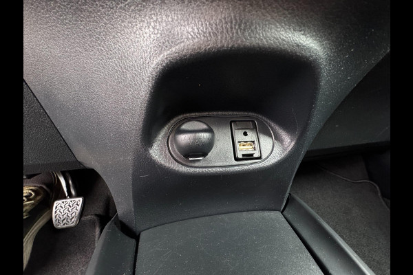 Toyota Yaris 1.5 VVT-i Aspiration DEALER ONDERHOUDEN / NL AUTO / CAMERA / NAVIGATIE / BLUETOOTH / VOLLE TANK