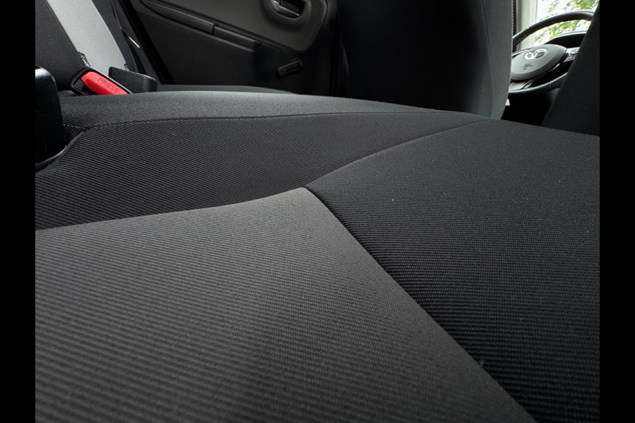 Toyota Yaris 1.5 VVT-i Aspiration DEALER ONDERHOUDEN / NL AUTO / CAMERA / NAVIGATIE / BLUETOOTH / VOLLE TANK