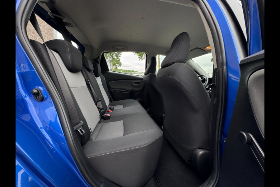 Toyota Yaris 1.5 VVT-i Aspiration DEALER ONDERHOUDEN / NL AUTO / CAMERA / NAVIGATIE / BLUETOOTH / VOLLE TANK