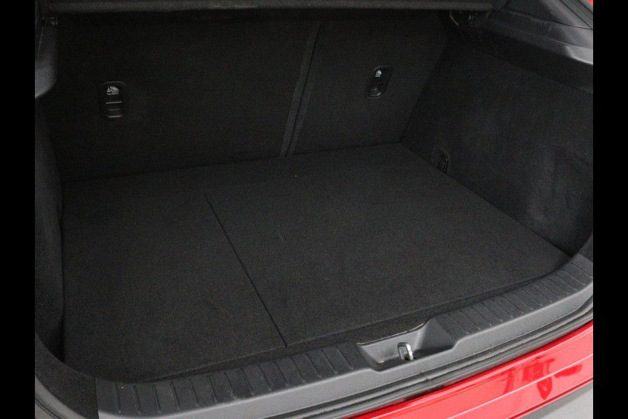 Mazda CX-30 2.0 SkyActive-G Comfort | 18.300km NAP | Trekhaak | Stoel & stuurverwarming | Head-Up | Adaptive cruise | Carplay | Keyless | Full LED