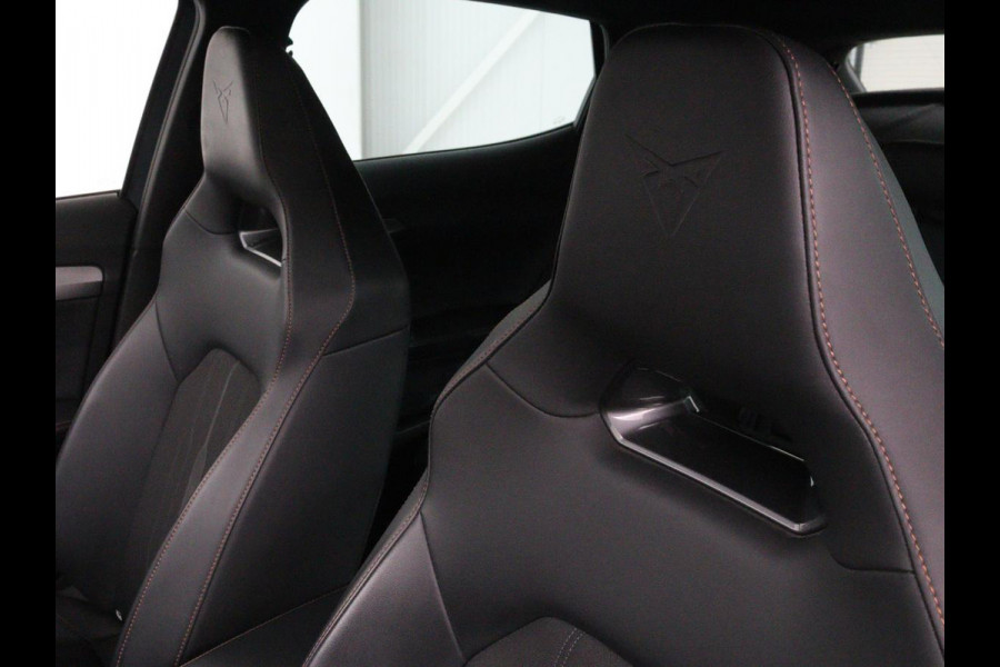 CUPRA Formentor 1.4 e-Hybrid VZ | 245pk | Trekhaak | Stoel & stuurverwarming | Camera | Adaptive cruise | Sfeerverlichting | Keyless | Full LED | PHEV