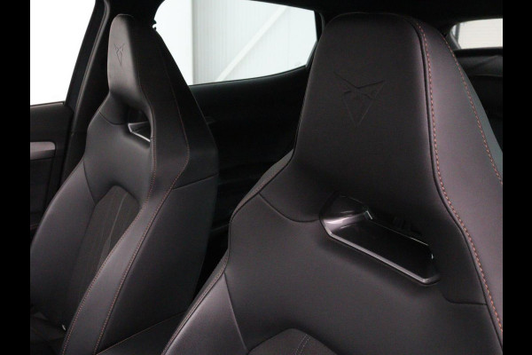 CUPRA Formentor 1.4 e-Hybrid VZ | 245pk | Trekhaak | Stoel & stuurverwarming | Camera | Adaptive cruise | Sfeerverlichting | Keyless | Full LED | PHEV