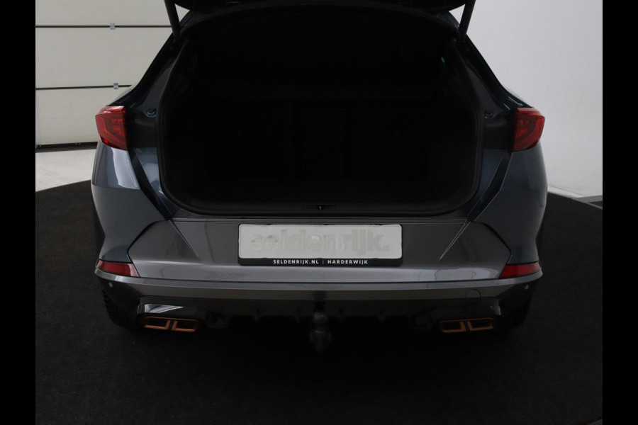 CUPRA Formentor 1.4 e-Hybrid VZ | 245pk | Trekhaak | Stoel & stuurverwarming | Camera | Adaptive cruise | Sfeerverlichting | Keyless | Full LED | PHEV