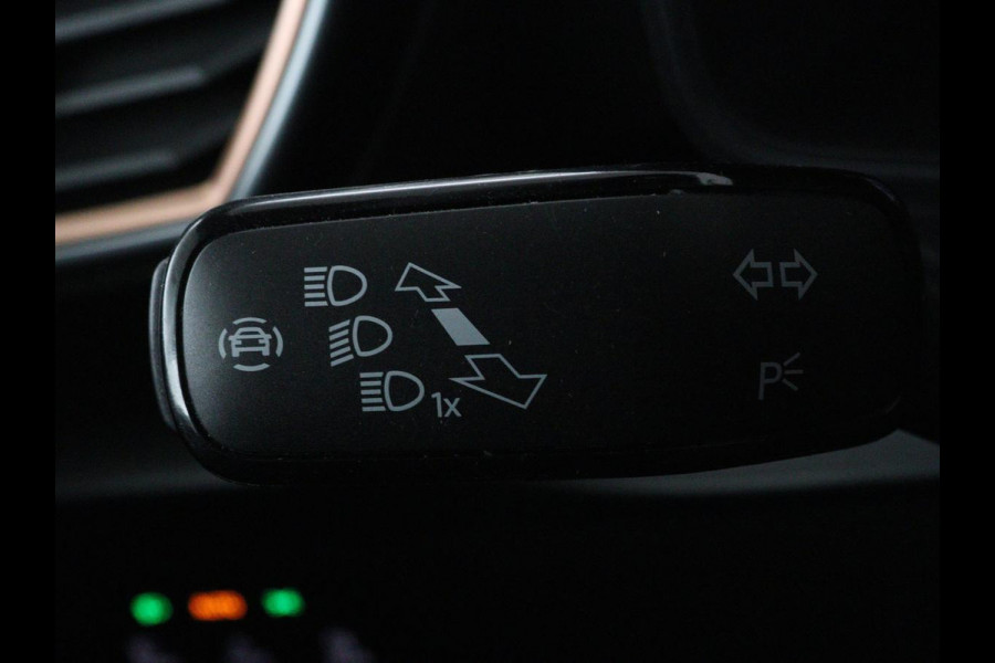 CUPRA Formentor 1.4 e-Hybrid VZ | 245pk | Trekhaak | Stoel & stuurverwarming | Camera | Adaptive cruise | Sfeerverlichting | Keyless | Full LED | PHEV