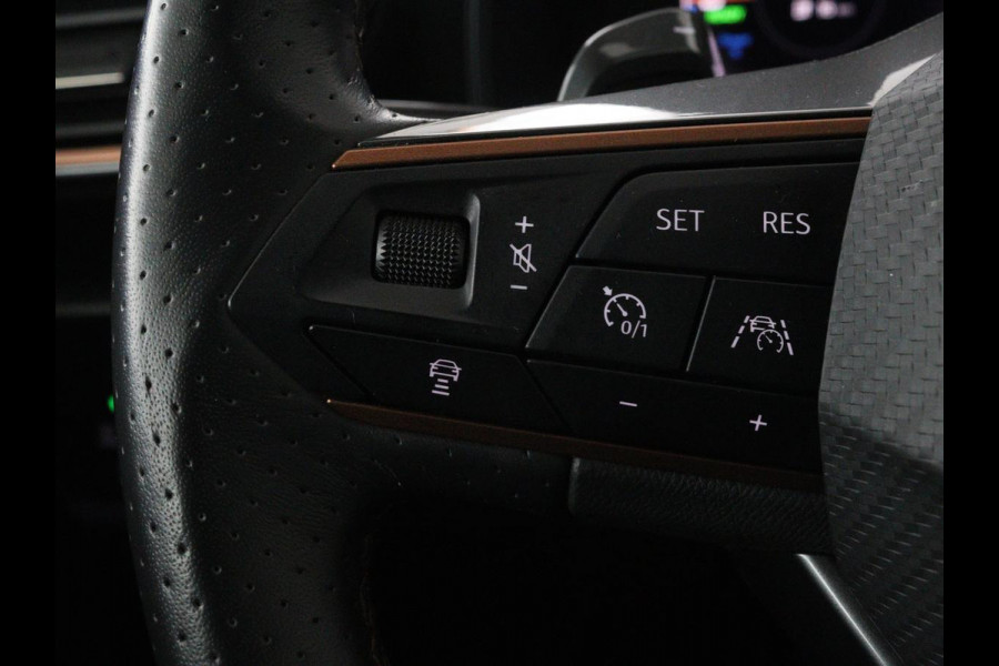 CUPRA Formentor 1.4 e-Hybrid VZ | 245pk | Trekhaak | Stoel & stuurverwarming | Camera | Adaptive cruise | Sfeerverlichting | Keyless | Full LED | PHEV
