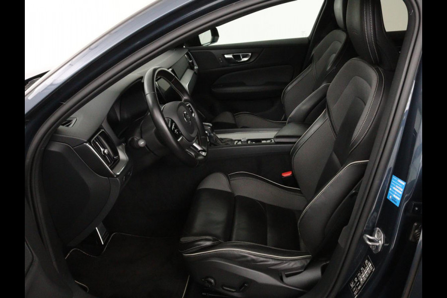 Volvo V60 2.0 T4 R Design | Stoelverwarming | Trekhaak | Carplay | Camera | Adaptive cruise | Navigatie | Full LED | 19'' lichtmetalen velgen | Memory
