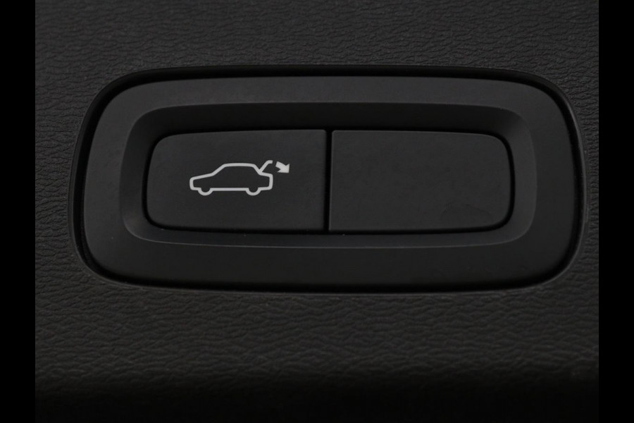 Volvo V60 2.0 T4 R Design | Stoelverwarming | Trekhaak | Carplay | Camera | Adaptive cruise | Navigatie | Full LED | 19'' lichtmetalen velgen | Memory
