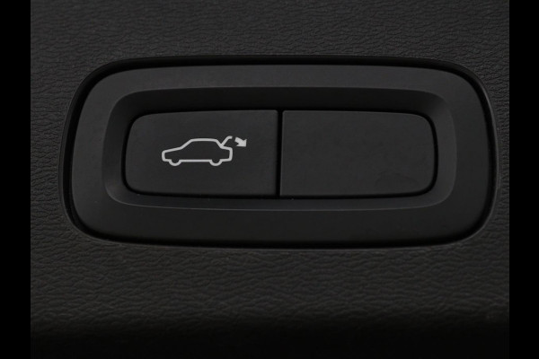 Volvo V60 2.0 T4 R Design | Stoelverwarming | Trekhaak | Carplay | Camera | Adaptive cruise | Navigatie | Full LED | 19'' lichtmetalen velgen | Memory