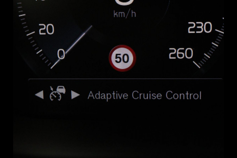 Volvo V60 2.0 T4 R Design | Stoelverwarming | Trekhaak | Carplay | Camera | Adaptive cruise | Navigatie | Full LED | 19'' lichtmetalen velgen | Memory