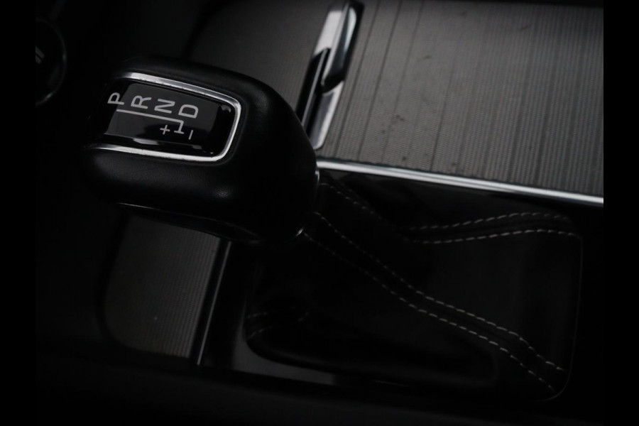 Volvo V60 2.0 T4 R Design | Stoelverwarming | Trekhaak | Carplay | Camera | Adaptive cruise | Navigatie | Full LED | 19'' lichtmetalen velgen | Memory