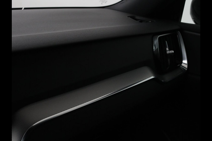 Volvo V60 2.0 T4 R Design | Stoelverwarming | Trekhaak | Carplay | Camera | Adaptive cruise | Navigatie | Full LED | 19'' lichtmetalen velgen | Memory