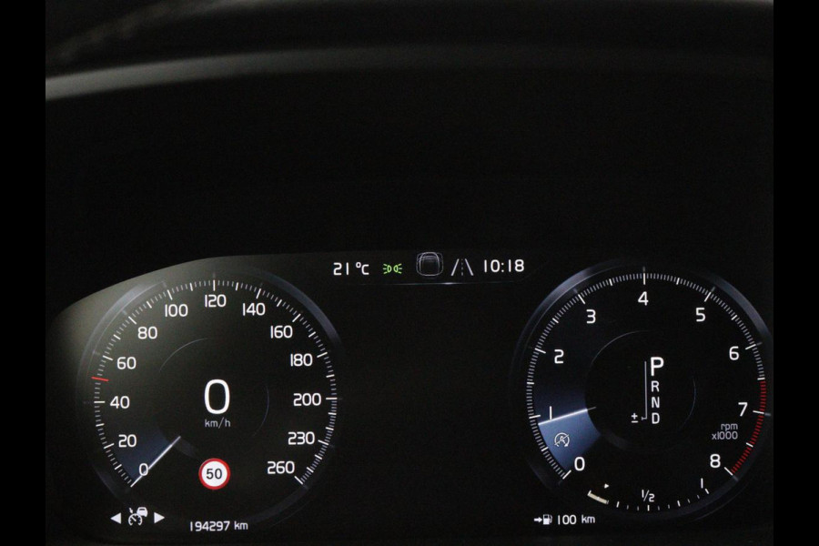 Volvo V60 2.0 T4 R Design | Stoelverwarming | Trekhaak | Carplay | Camera | Adaptive cruise | Navigatie | Full LED | 19'' lichtmetalen velgen | Memory