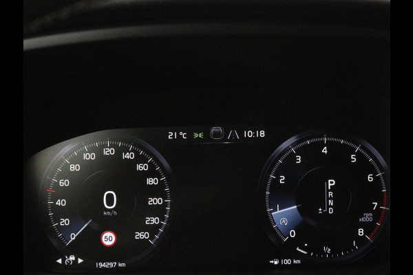 Volvo V60 2.0 T4 R Design | Stoelverwarming | Trekhaak | Carplay | Camera | Adaptive cruise | Navigatie | Full LED | 19'' lichtmetalen velgen | Memory