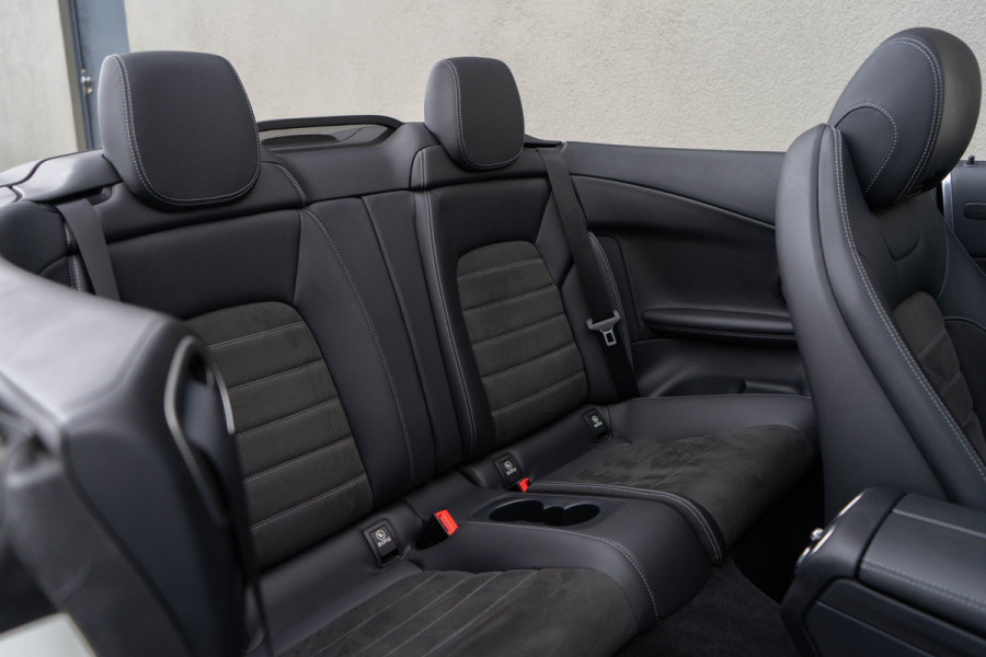 Mercedes-Benz C-Klasse Cabrio 200 Edition 1 / AMG/ Nekverwarming/ Adaptive Cruise Control/ 135kW (184PK)