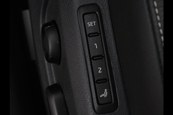 Škoda Superb 1.4 TSI iV Business Edition Plus | Panoramadak | Stoelverwarming | Leder/Alcantara | Adaptive cruise | 360 camera | Massage | Memory | Navigatie | Carplay | Achterbankverwarming | Canton | PHEV