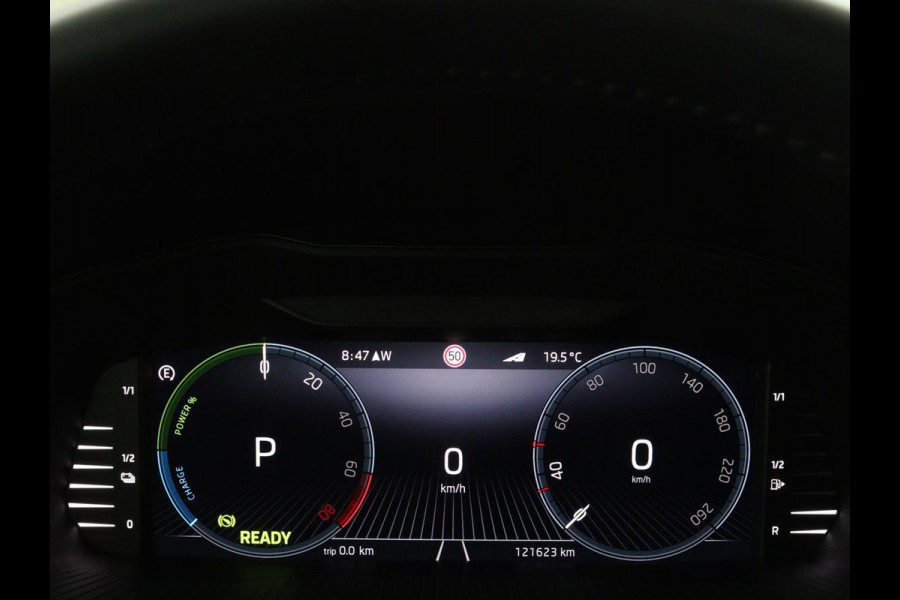 Škoda Superb 1.4 TSI iV Business Edition Plus | Panoramadak | Stoelverwarming | Leder/Alcantara | Adaptive cruise | 360 camera | Massage | Memory | Navigatie | Carplay | Achterbankverwarming | Canton | PHEV