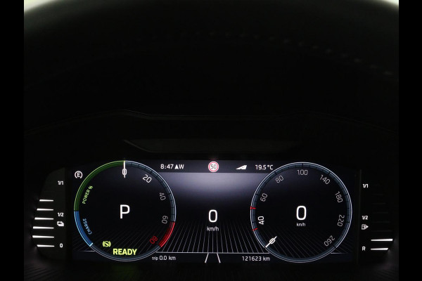 Škoda Superb 1.4 TSI iV Business Edition Plus | Panoramadak | Stoelverwarming | Leder/Alcantara | Adaptive cruise | 360 camera | Massage | Memory | Navigatie | Carplay | Achterbankverwarming | Canton | PHEV