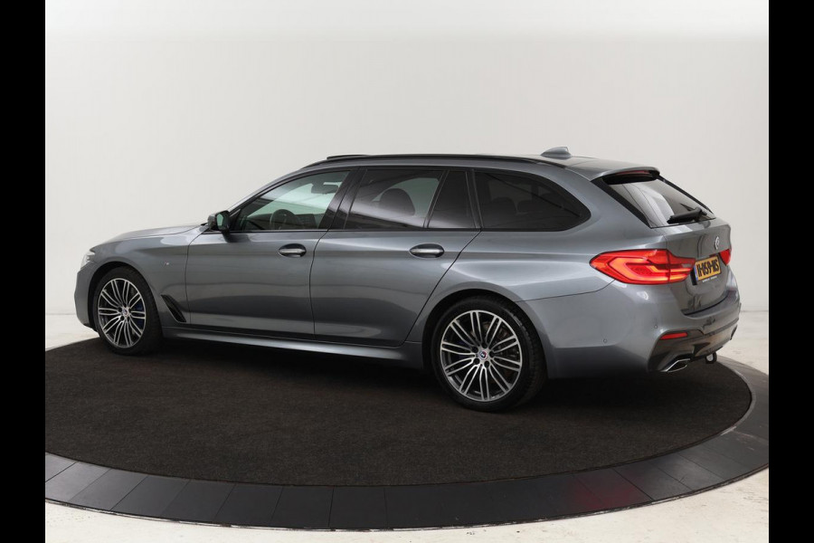 BMW 5 Serie 540d xDrive M Sport | Panoramadak | Head-Up | Adaptive cruise | Carplay | Alcantara | Harman/Kardon | Stoelverwarming | Trekhaak | Sfeerverlichting