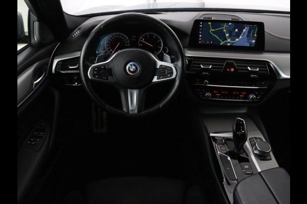 BMW 5 Serie 540d xDrive M Sport | Panoramadak | Head-Up | Adaptive cruise | Carplay | Alcantara | Harman/Kardon | Stoelverwarming | Trekhaak | Sfeerverlichting