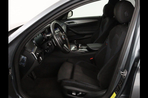 BMW 5 Serie 540d xDrive M Sport | Panoramadak | Head-Up | Adaptive cruise | Carplay | Alcantara | Harman/Kardon | Stoelverwarming | Trekhaak | Sfeerverlichting