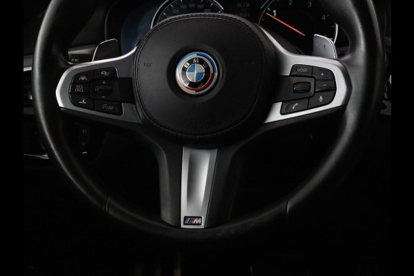 BMW 5 Serie 540d xDrive M Sport | Panoramadak | Head-Up | Adaptive cruise | Carplay | Alcantara | Harman/Kardon | Stoelverwarming | Trekhaak | Sfeerverlichting