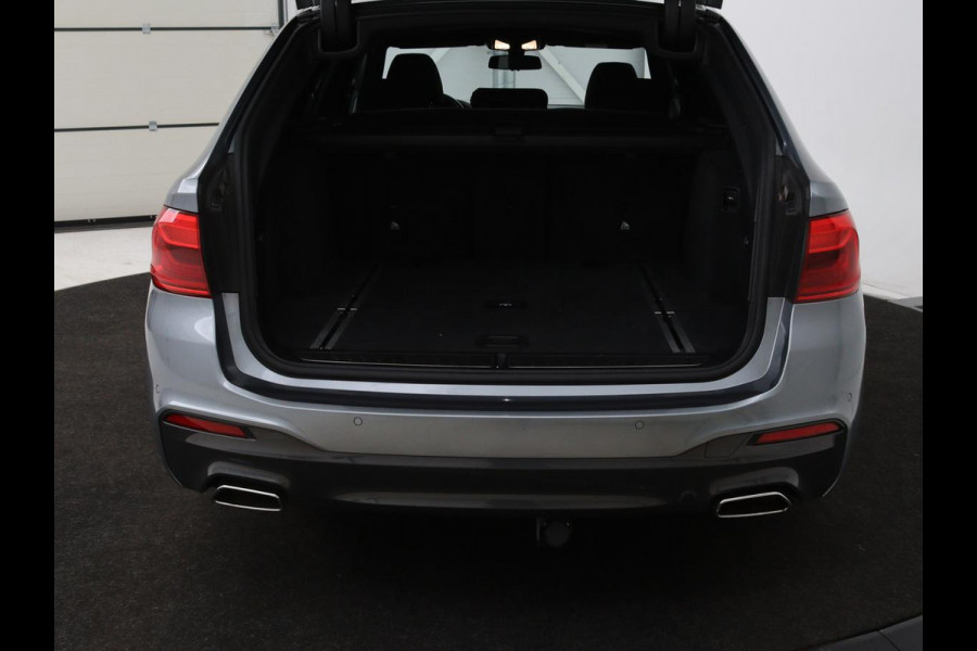 BMW 5 Serie 540d xDrive M Sport | Panoramadak | Head-Up | Adaptive cruise | Carplay | Alcantara | Harman/Kardon | Stoelverwarming | Trekhaak | Sfeerverlichting