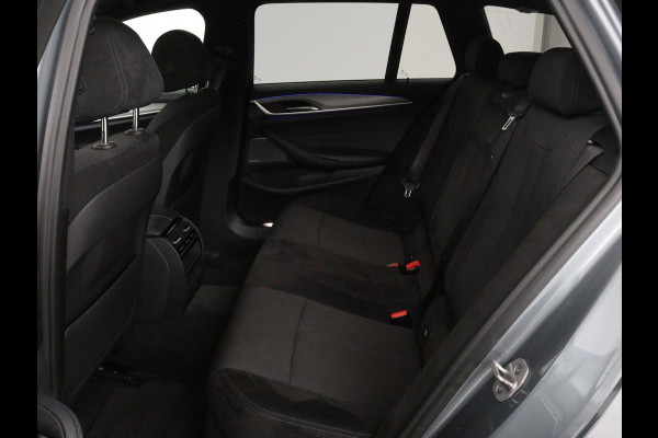 BMW 5 Serie 540d xDrive M Sport | Panoramadak | Head-Up | Adaptive cruise | Carplay | Alcantara | Harman/Kardon | Stoelverwarming | Trekhaak | Sfeerverlichting