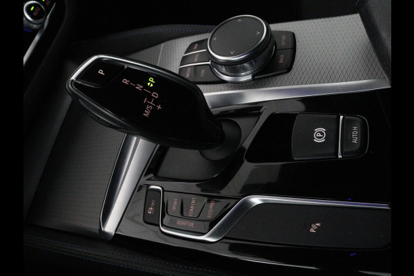 BMW 5 Serie 540d xDrive M Sport | Panoramadak | Head-Up | Adaptive cruise | Carplay | Alcantara | Harman/Kardon | Stoelverwarming | Trekhaak | Sfeerverlichting