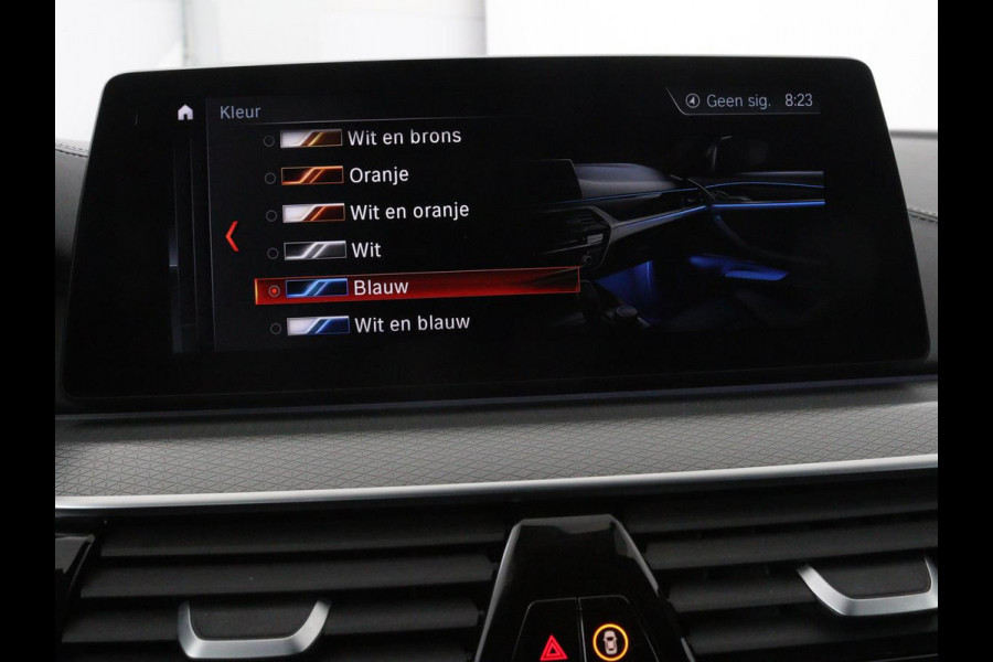 BMW 5 Serie 540d xDrive M Sport | Panoramadak | Head-Up | Adaptive cruise | Carplay | Alcantara | Harman/Kardon | Stoelverwarming | Trekhaak | Sfeerverlichting