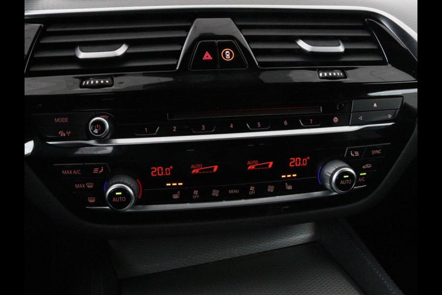 BMW 5 Serie 540d xDrive M Sport | Panoramadak | Head-Up | Adaptive cruise | Carplay | Alcantara | Harman/Kardon | Stoelverwarming | Trekhaak | Sfeerverlichting