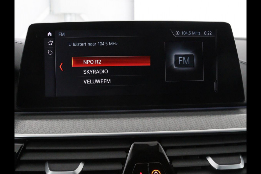 BMW 5 Serie 540d xDrive M Sport | Panoramadak | Head-Up | Adaptive cruise | Carplay | Alcantara | Harman/Kardon | Stoelverwarming | Trekhaak | Sfeerverlichting