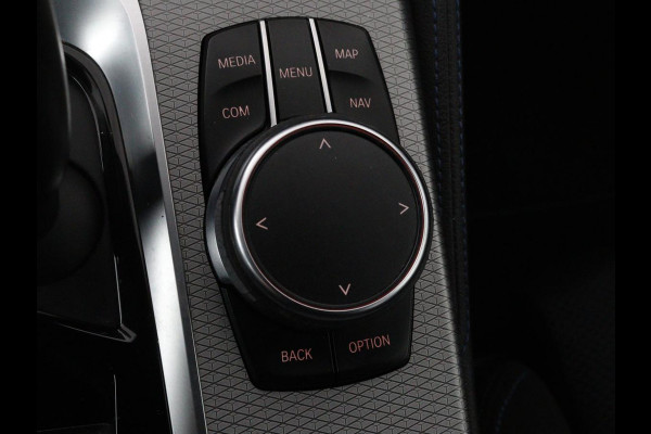BMW 5 Serie 540d xDrive M Sport | Panoramadak | Head-Up | Adaptive cruise | Carplay | Alcantara | Harman/Kardon | Stoelverwarming | Trekhaak | Sfeerverlichting